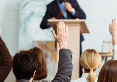 Online vs. In-Person Auctioneer License Renewal Courses: Which is Right for You?